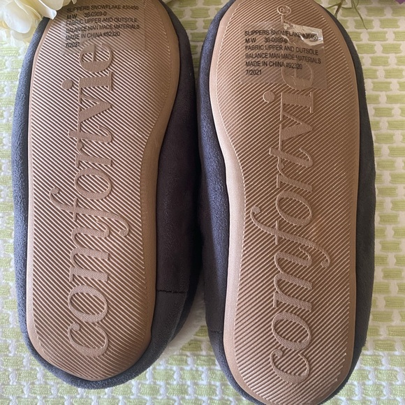 ❄️Comfortview Cozy Gray Slippers with Snowflake Embroidery❄️ - Picture 5 of 6